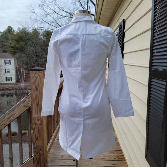 Dr. James - Unisex Lab Coat with Smartphone & Tablet Pockets - Picture 7 of 10